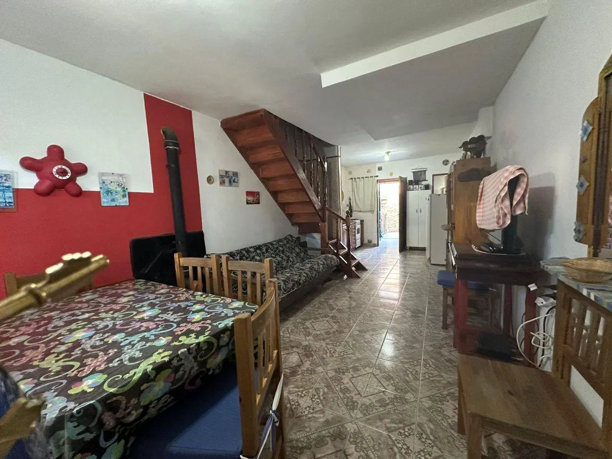 CASA Tríplex con GAS NATURAL EN VENTA MAR DEL TUYÚ 2