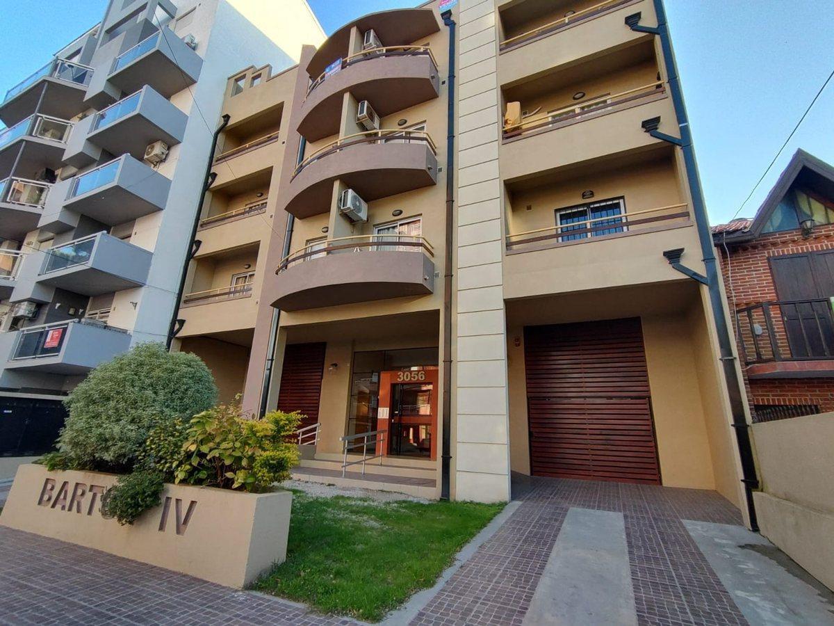 VENTA DEPARTAMENTO MONOAMBIENTE, COCHERA Y BALCON