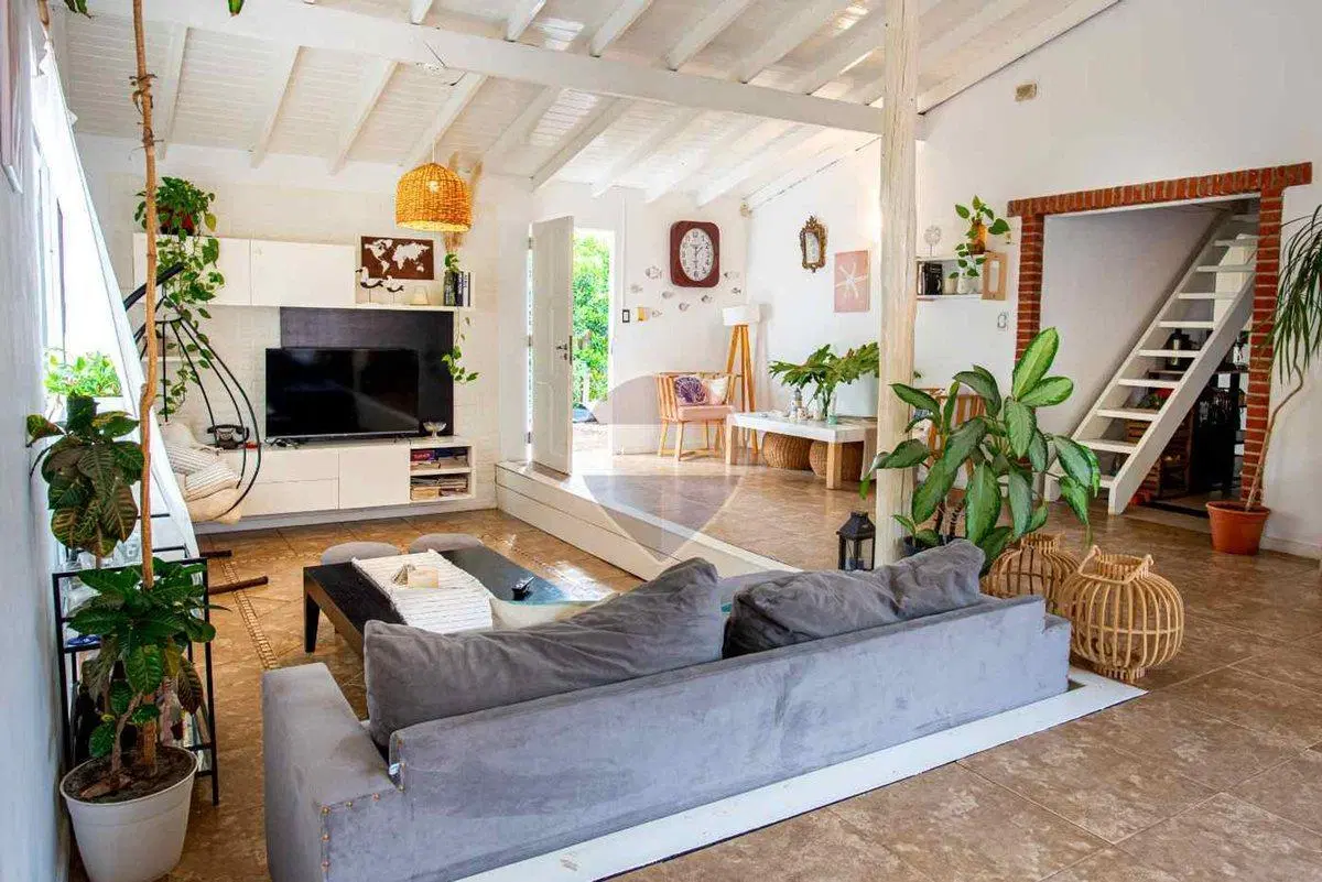 Casa en Venta en VALERIA DEL MAR 4 ambientes 8
