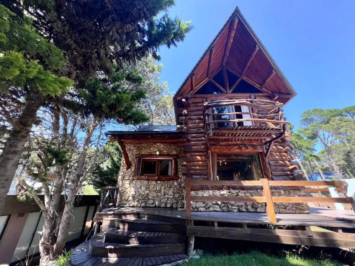 Casa estilo cabaña 4 ambientes  en venta, Mar Azul 5