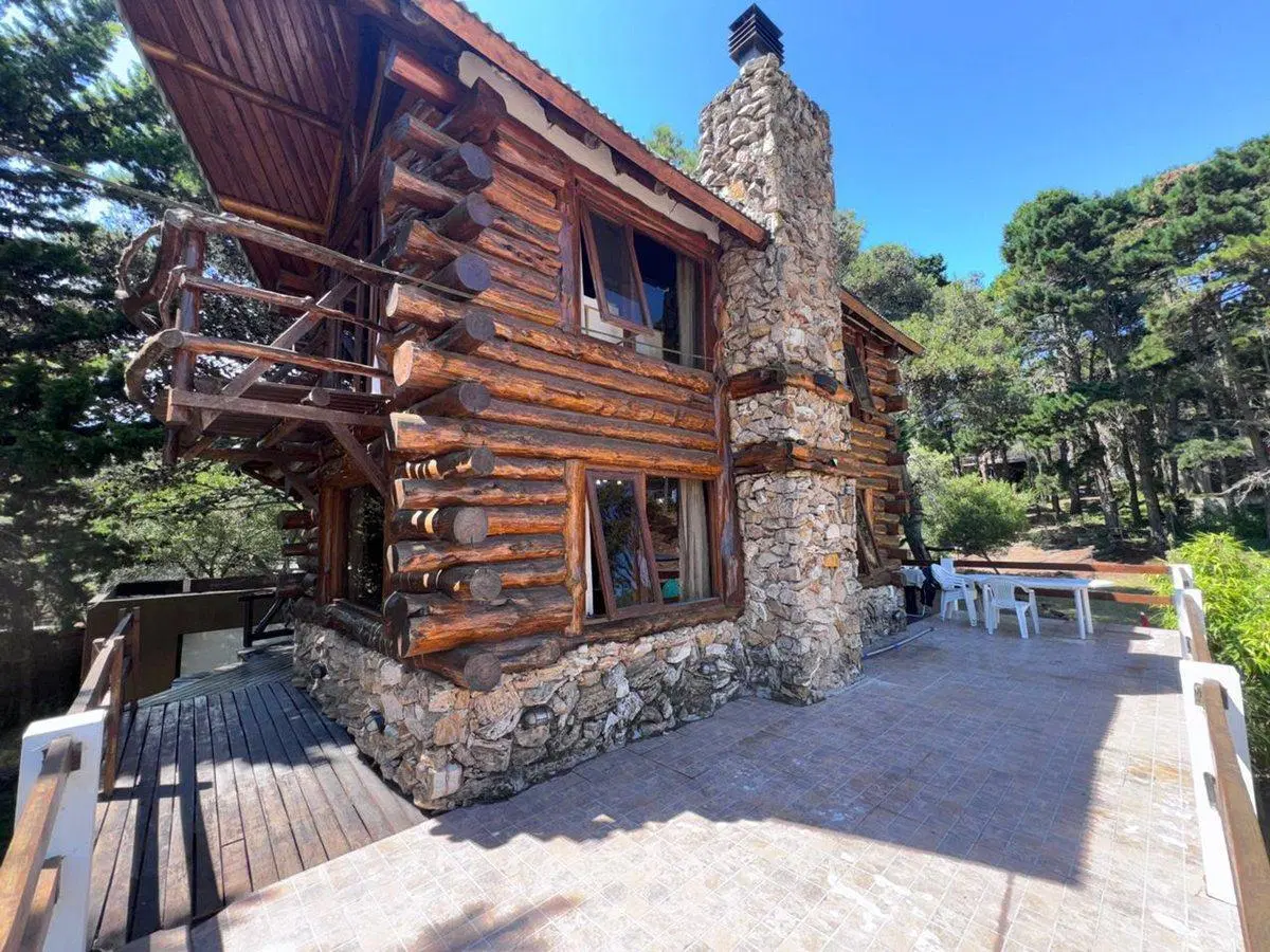 Casa estilo cabaña 4 ambientes  en venta, Mar Azul 3