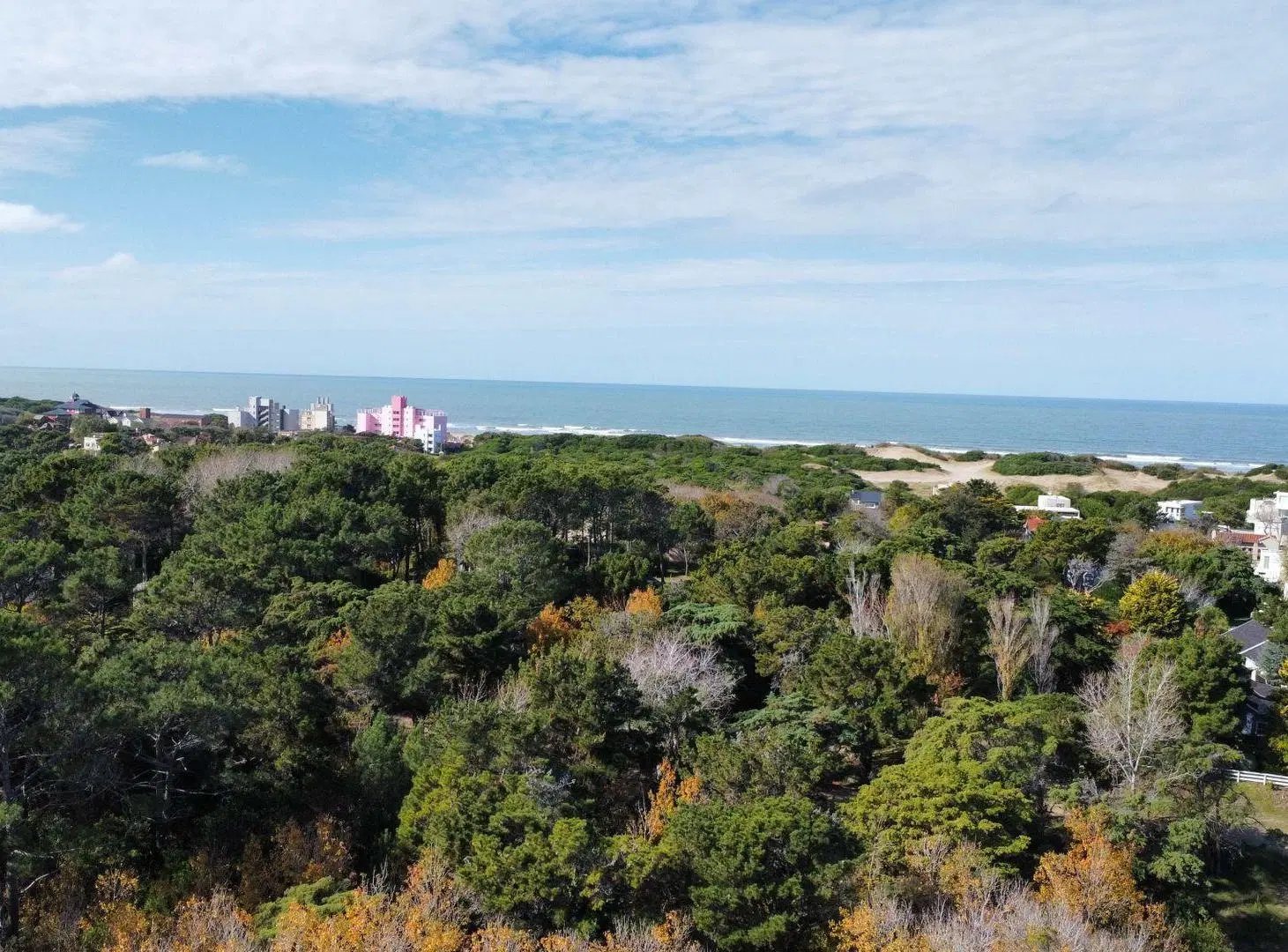 LOTE VENTA EN CARILO SOBRE AVENIDA DIVISADERO 2