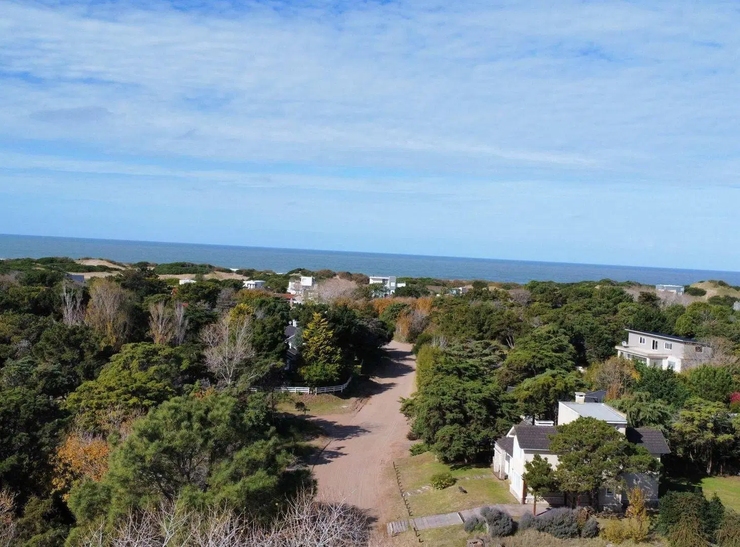LOTE VENTA EN CARILO SOBRE AVENIDA DIVISADERO 5
