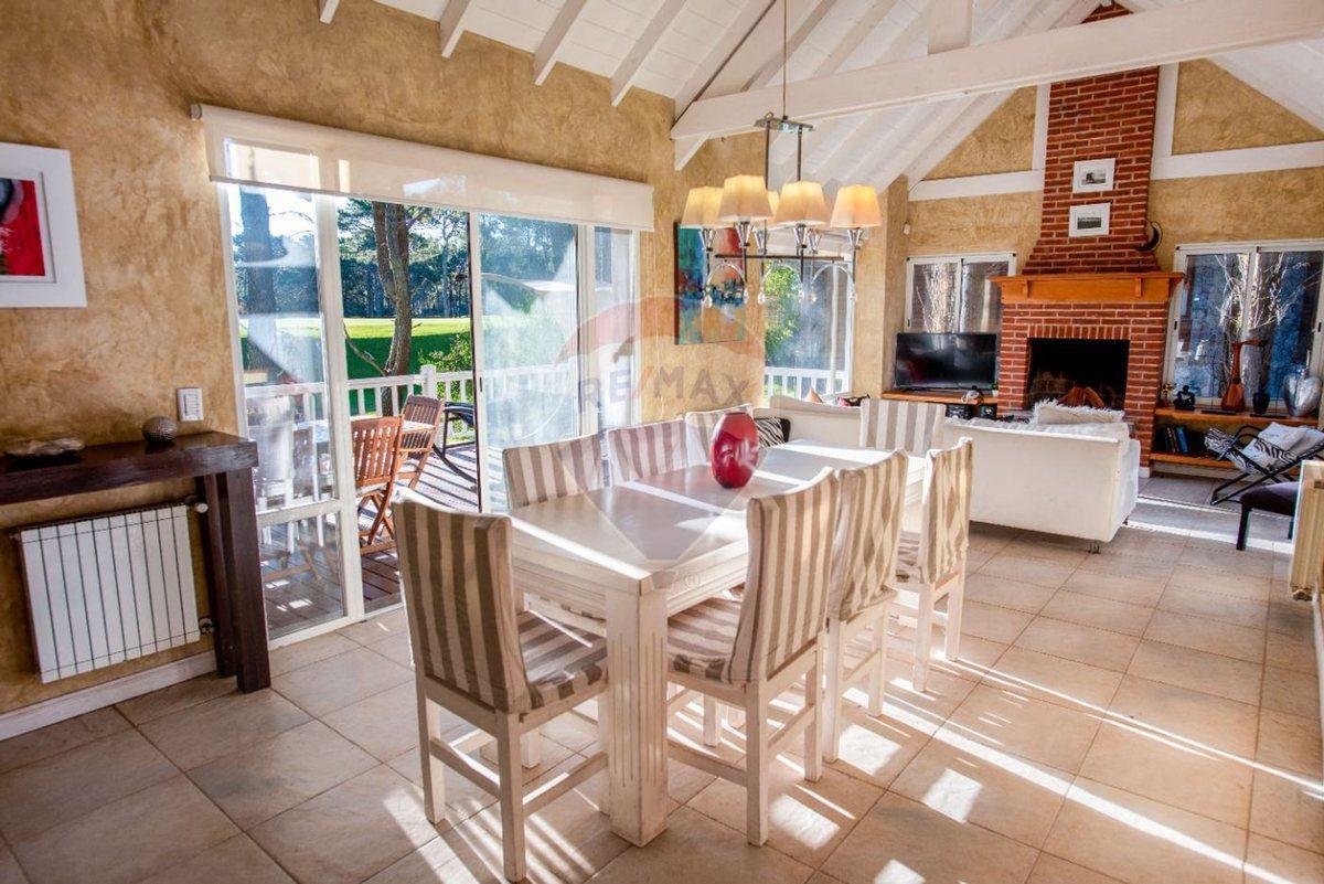 CASA EN VENTA FONDO AL GOLF CARILO
