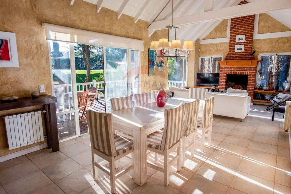 CASA EN VENTA FONDO AL GOLF CARILO 5