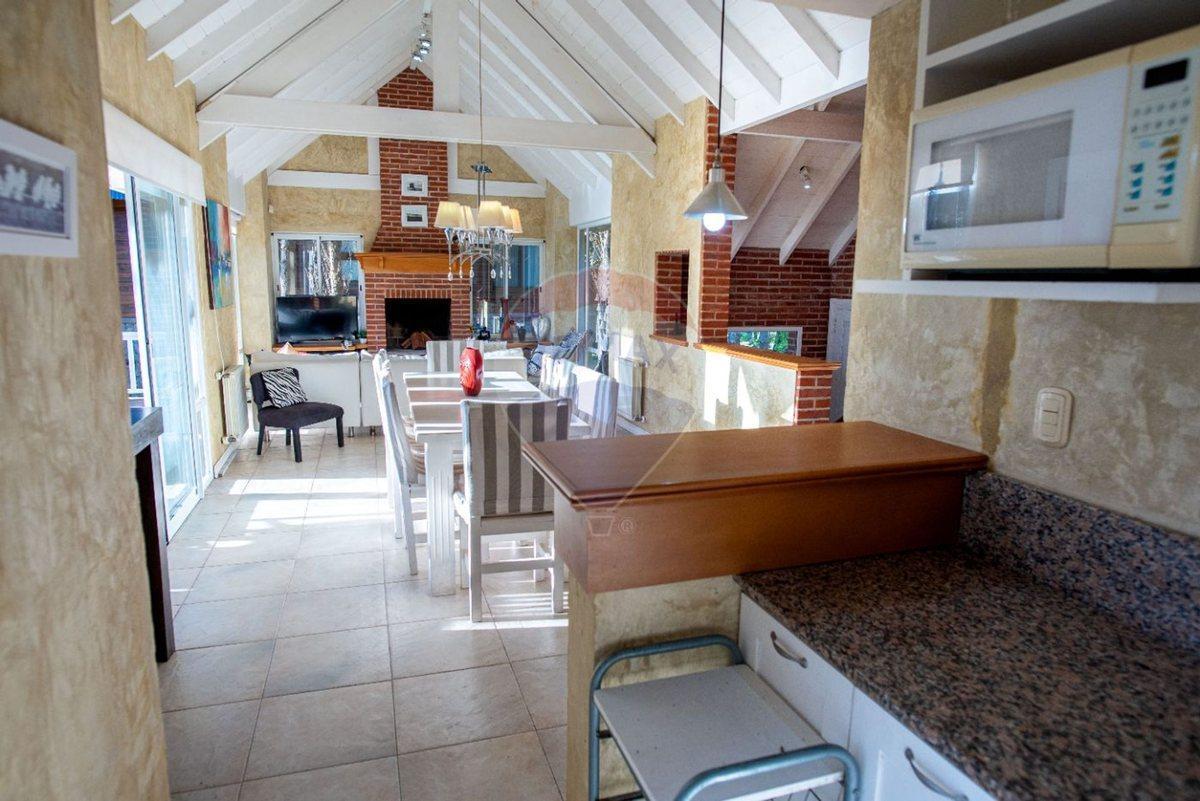 Foto de CASA EN VENTA FONDO AL GOLF CARILO, imagen 2