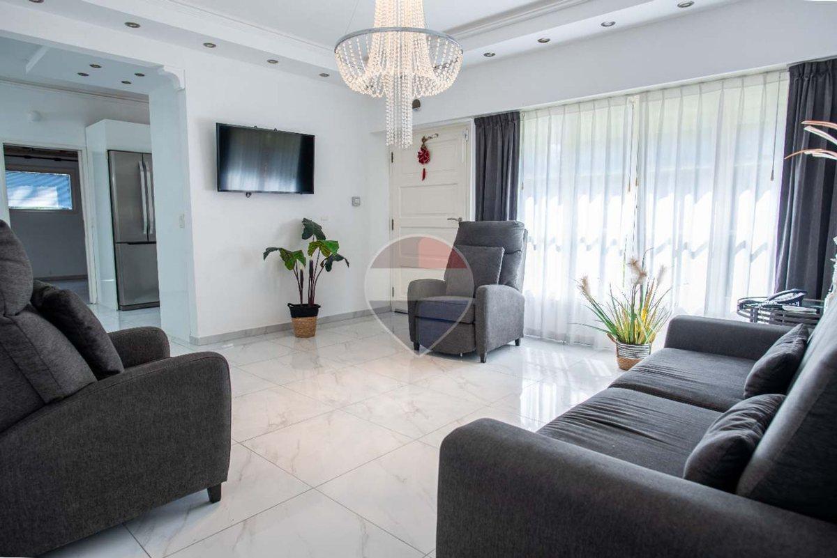 Foto de Casa en Venta 5 ambientes Pinamar Pscina y jardín, imagen 2