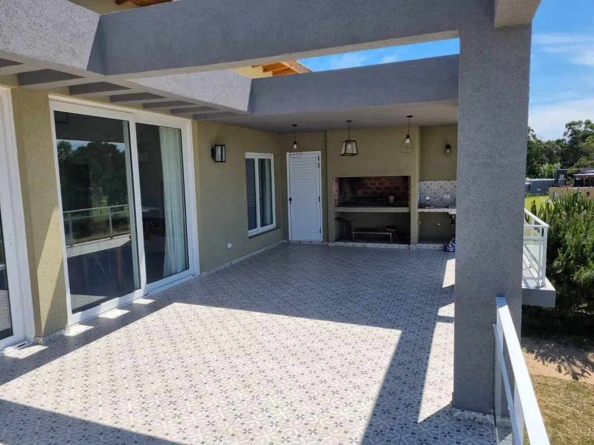 CASA 5 AMBIENTES A LA VENTA EN COSTA ESMERALDA 5