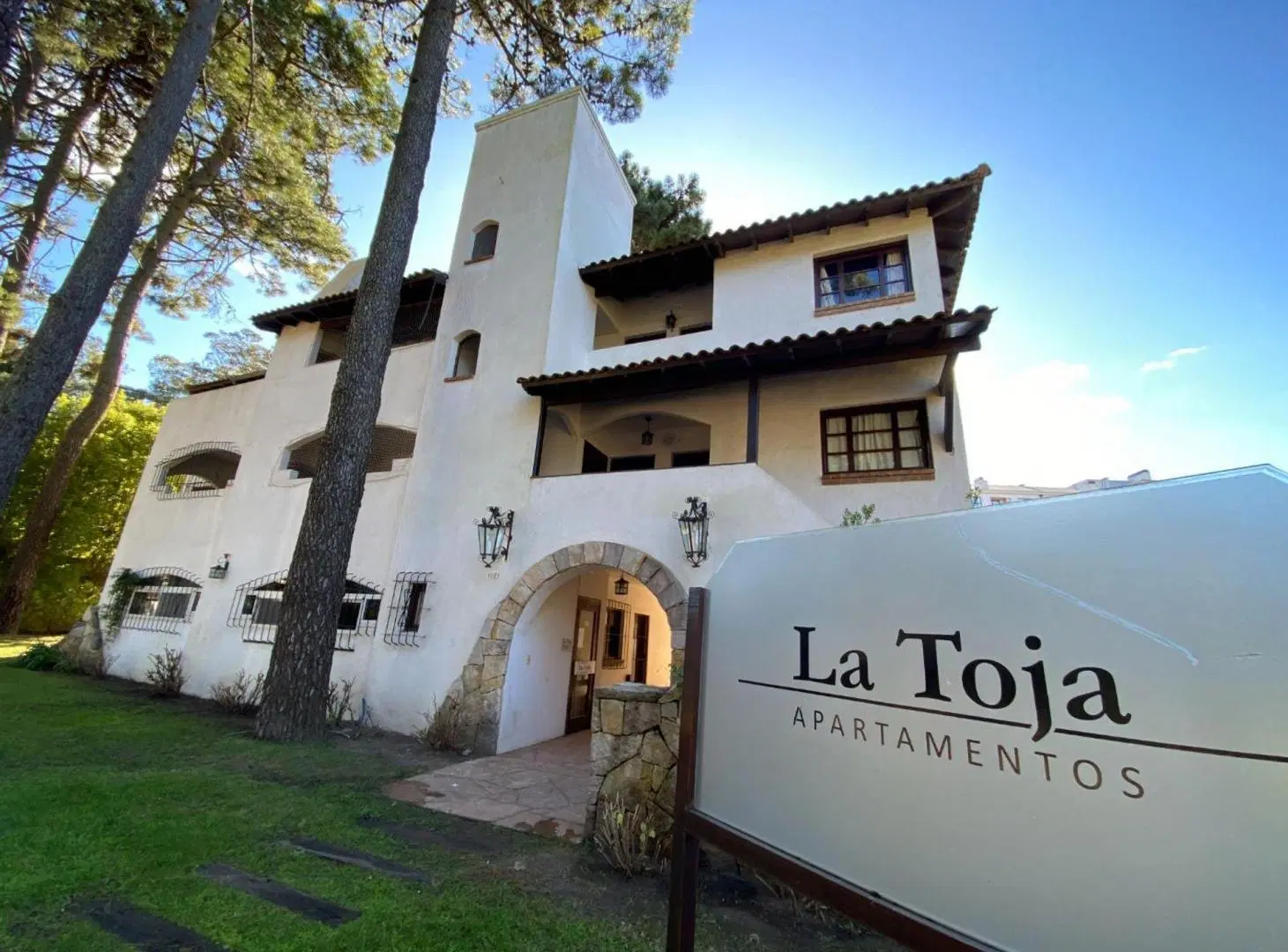 DEPARTAMENTO VENTA PINAMAR CENTRO  3 AMB PISCINA 5