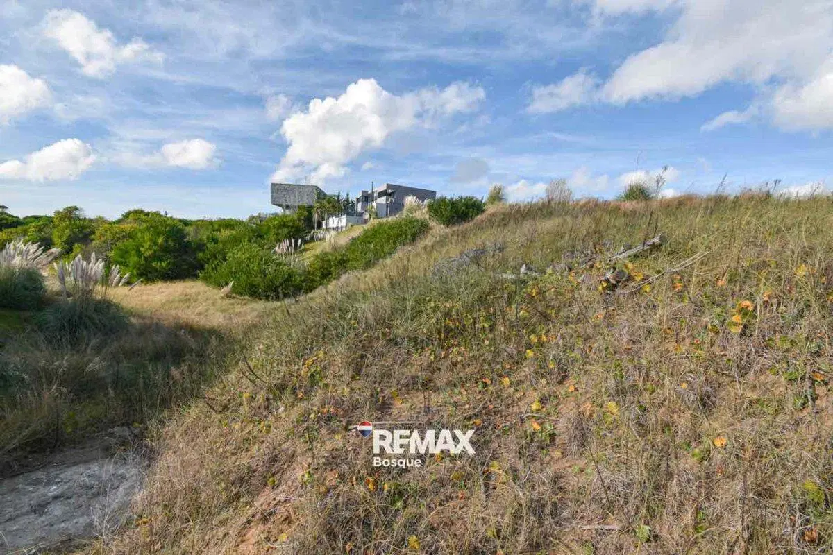 VENTA DE LOTE EN EL BARRIO GOLF DE COSTA ESMERALDA 5