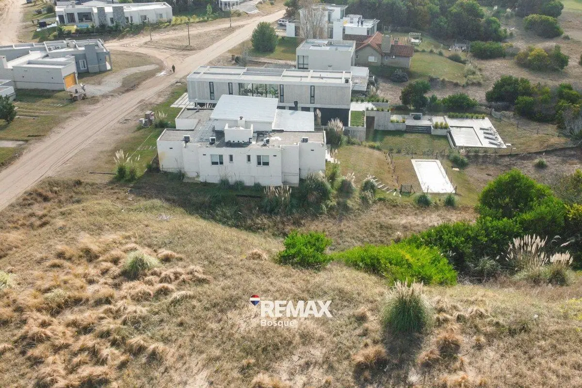 VENTA DE LOTE EN EL BARRIO GOLF DE COSTA ESMERALDA 3
