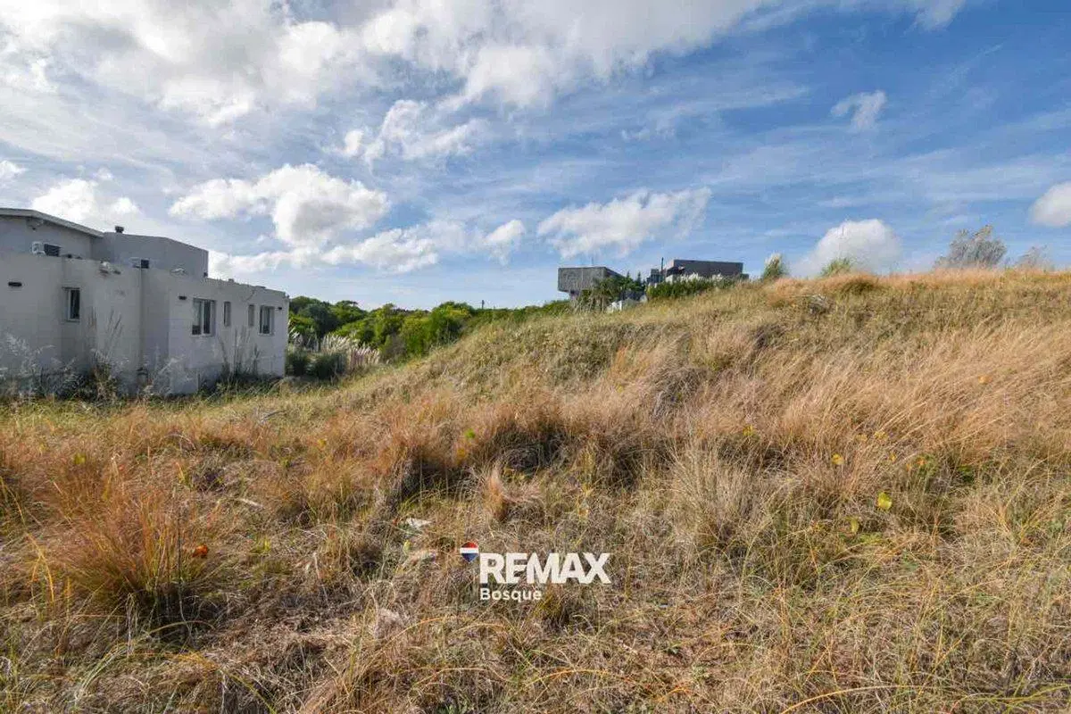 VENTA DE LOTE EN EL BARRIO GOLF DE COSTA ESMERALDA 4