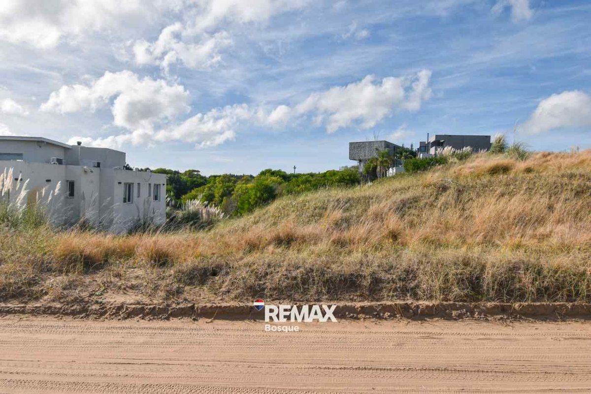 VENTA DE LOTE EN EL BARRIO GOLF DE COSTA ESMERALDA
