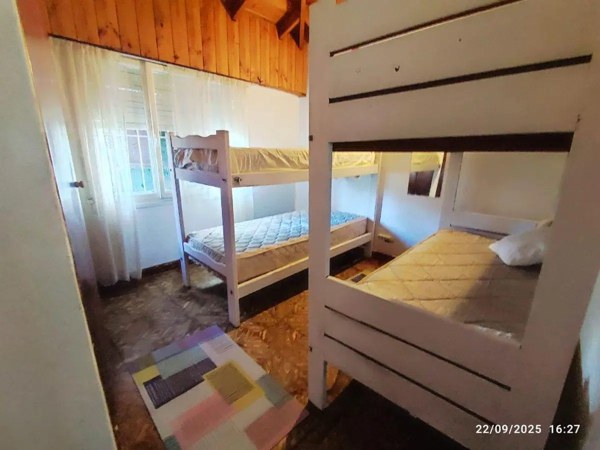 Venta casa  7 dormitorios Pinamar a mts del Mar 3
