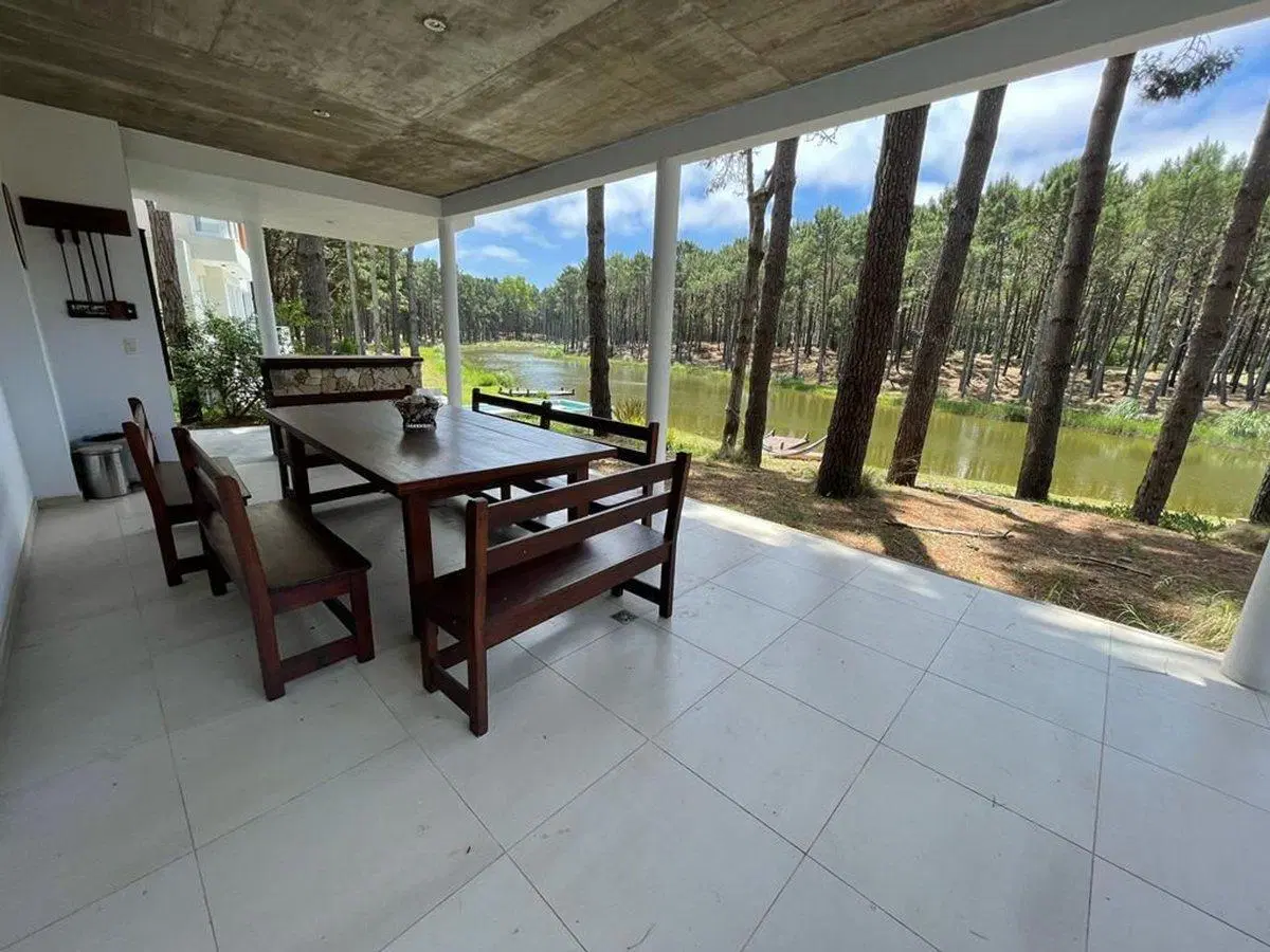 Venta Casa Villa Robles fondo laguna Barrio II 573 4