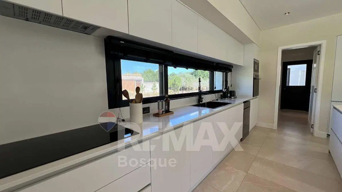 Casa 6 ambientes - Costa Esmeralda 4