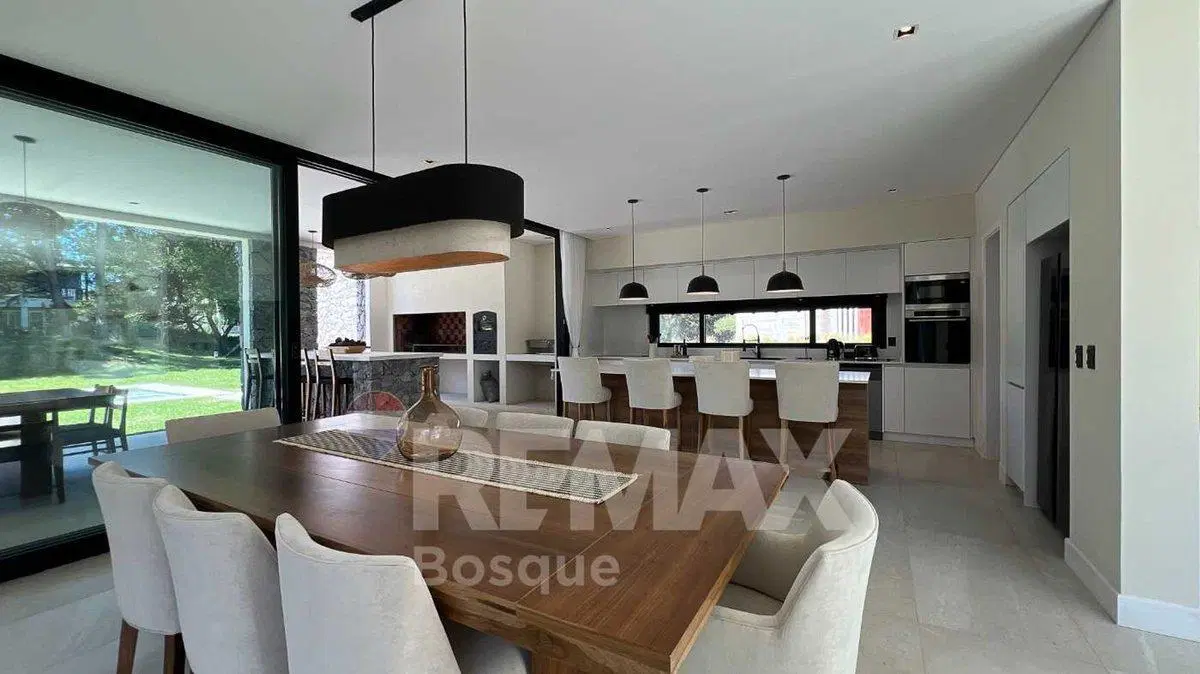 Casa 6 ambientes - Costa Esmeralda 2