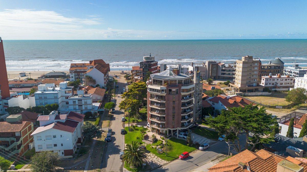 Venta Hotel centro de Villa Gesell 100 mts mar