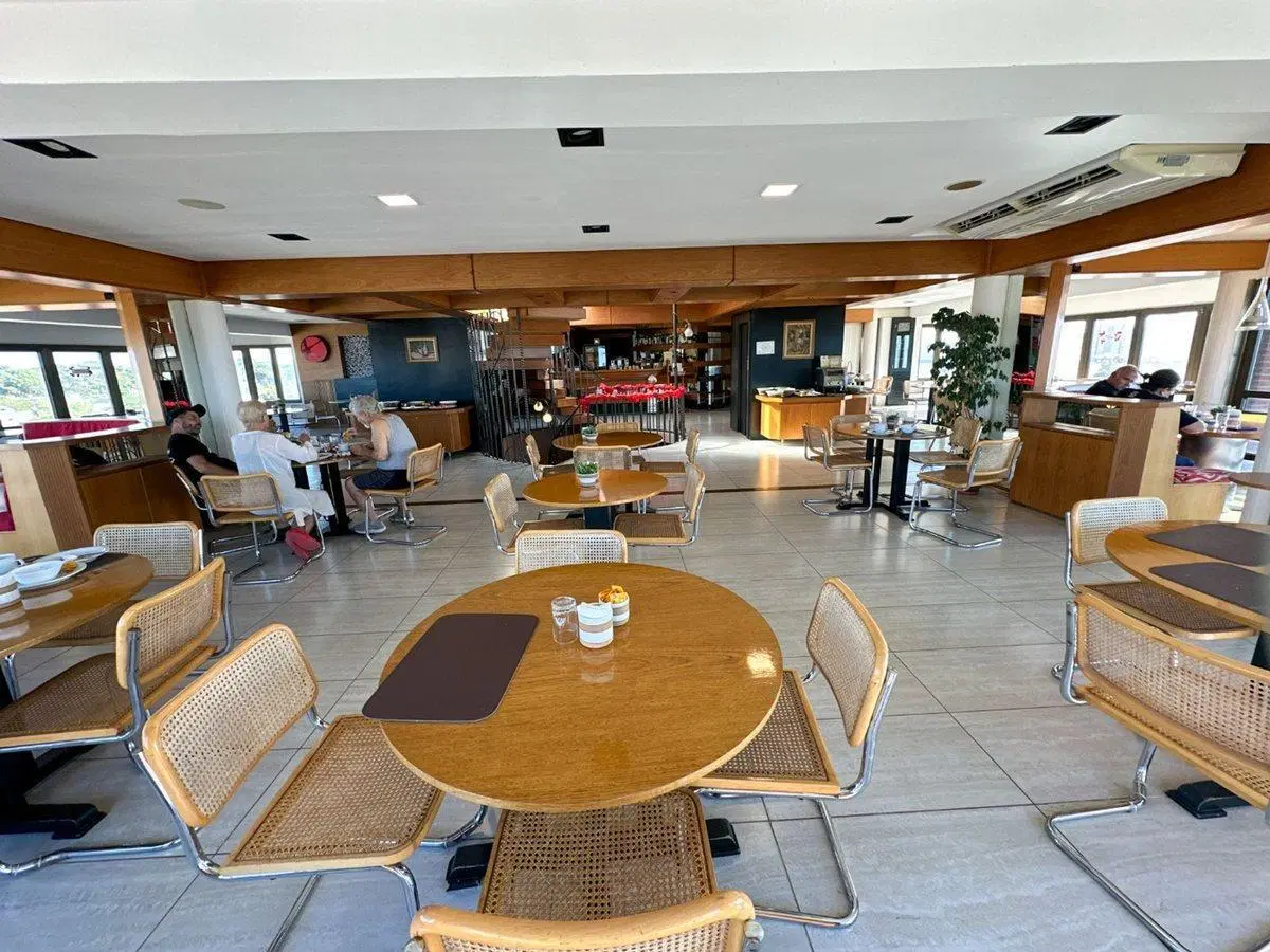 Venta Hotel centro de Villa Gesell 100 mts mar 4