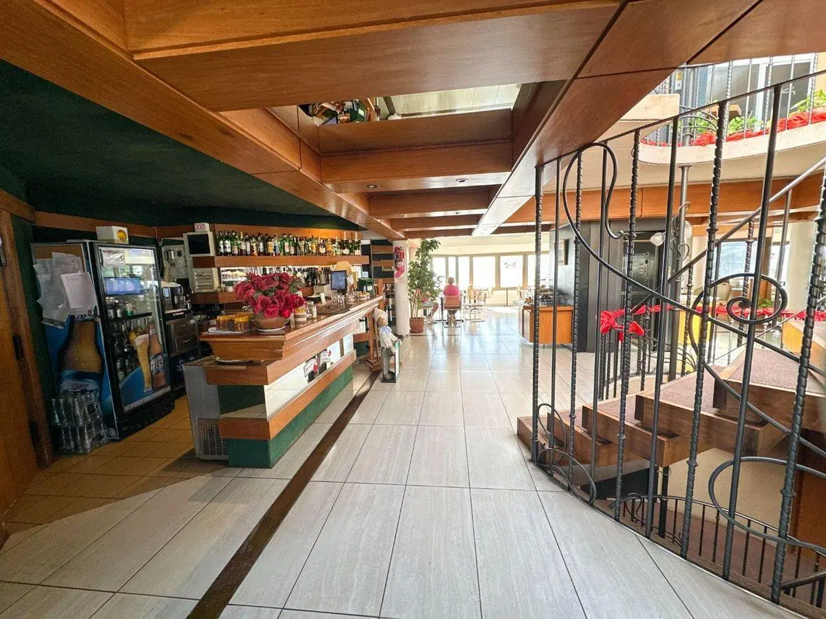 Venta Hotel centro de Villa Gesell 100 mts mar 2