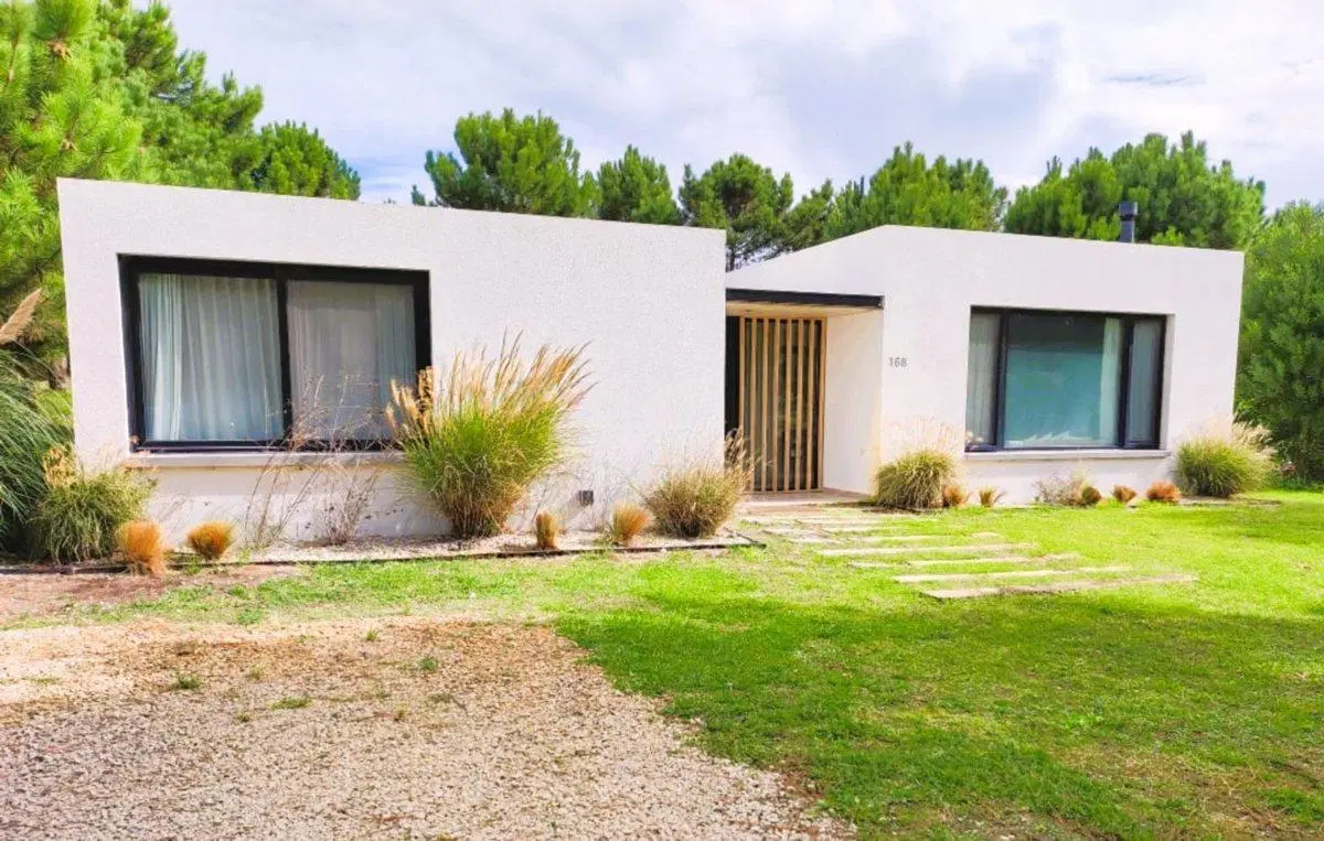 Venta Casa Costa Esmeralda 4 dormitorios y piscina 2