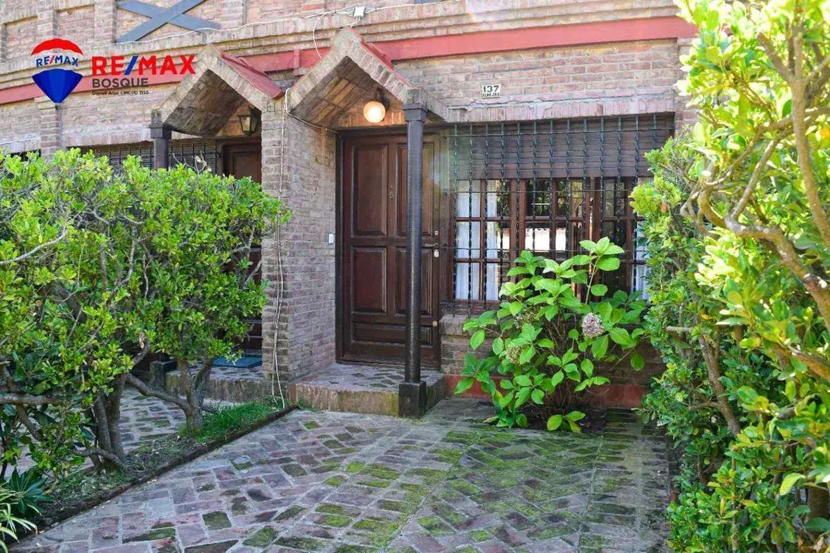 Venta de TRIPLEX  en Pinamar a una cuadra del mar 5