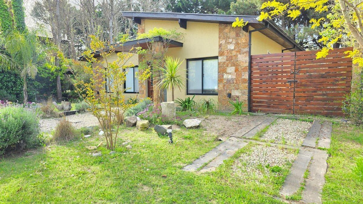 CASA VENTA EN BARRIO JAGUEL DE SANTA TERESITA