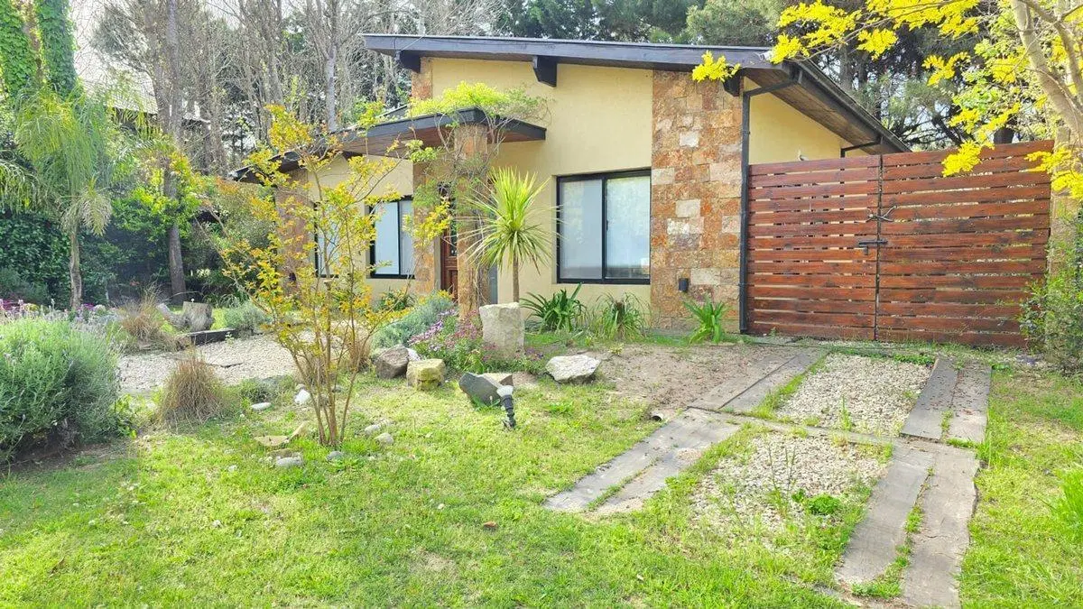 CASA VENTA EN BARRIO JAGUEL DE SANTA TERESITA 3