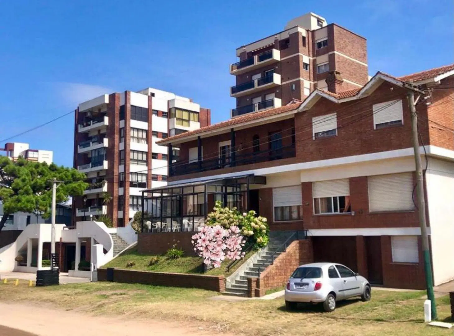 Hotel en Venta Villa Gesell 1 cuadra del mar 3