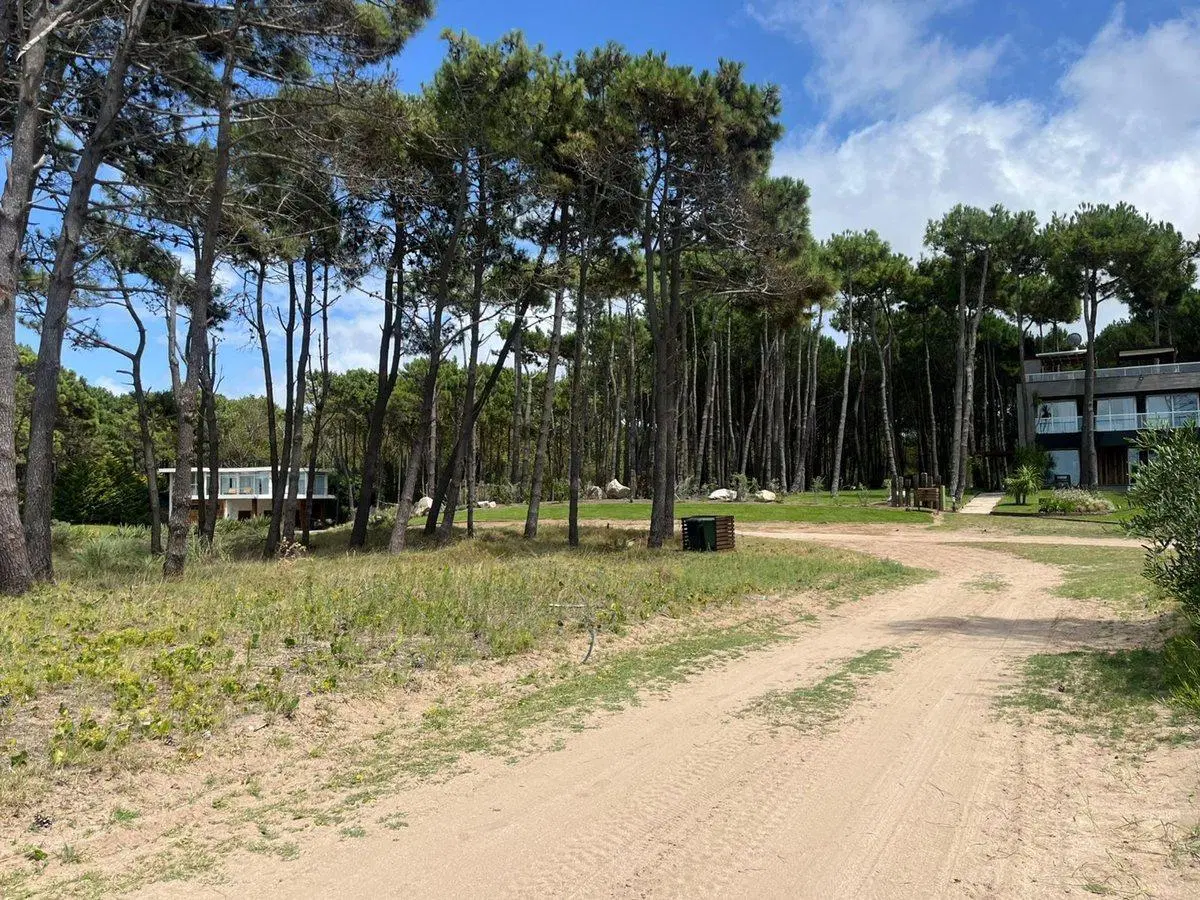VENTA LOTE VILLA ROBLES SEGUNDA LINEA DEL MAR 8