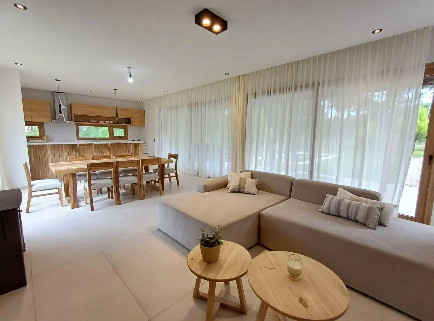 VENTA CASA 4 AMBIENTES BARRIO PIONEROS 3