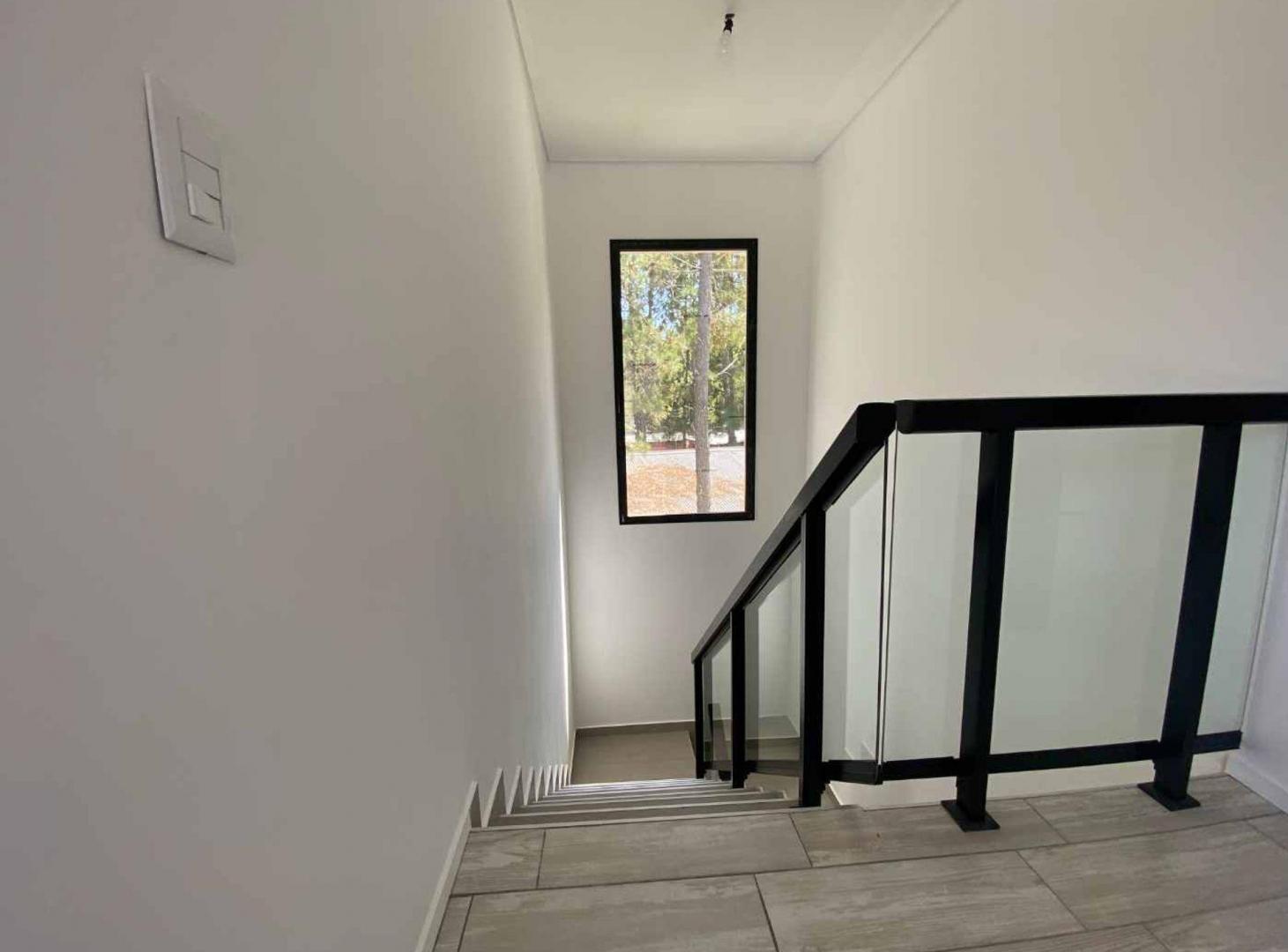 Foto de VENTA CASA A ESTRENAR PINAMAR NORTE 5 AMB PISCINA, imagen 3