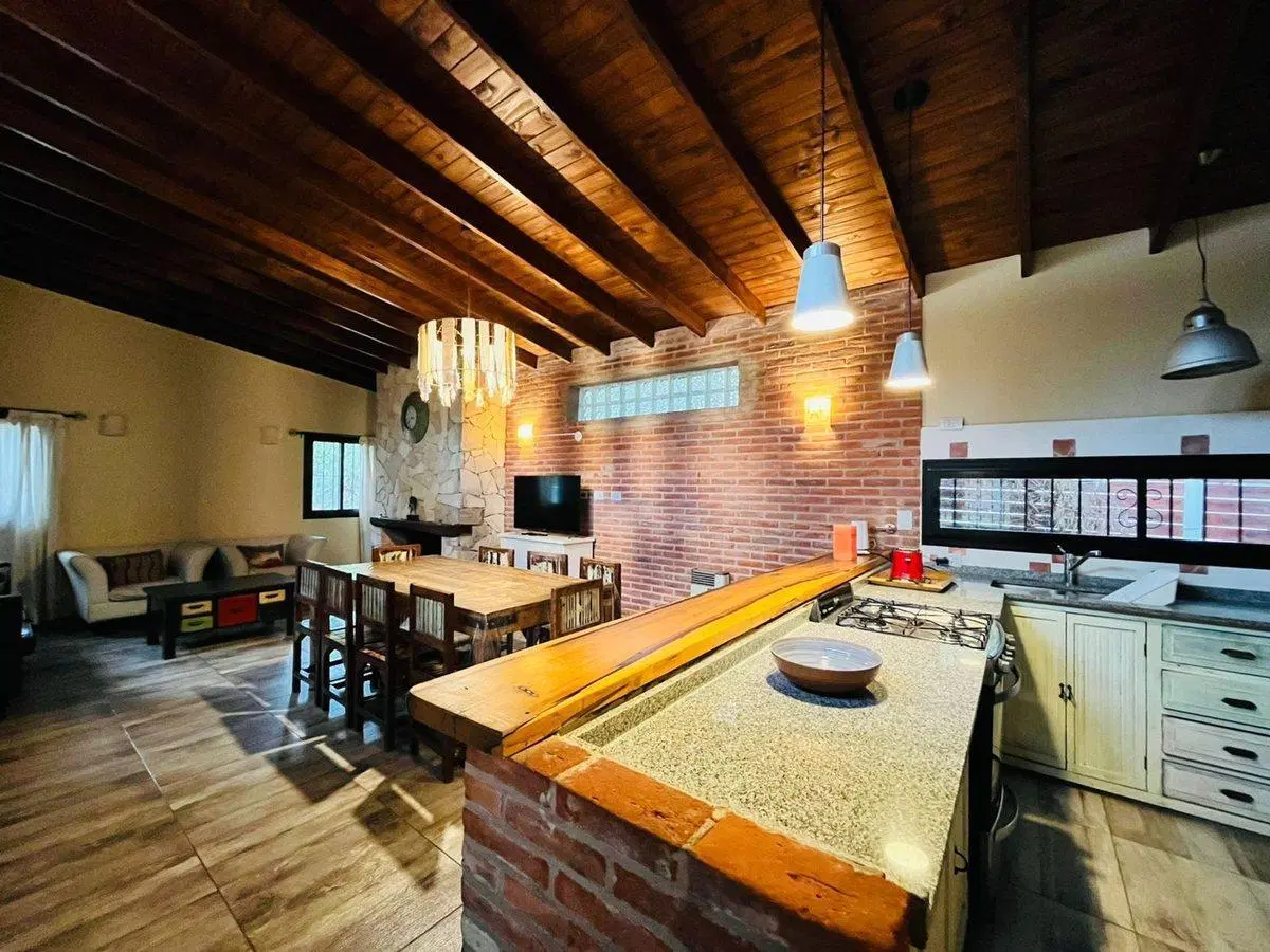 VENTA CASA VALERIA DEL MAR CINCO AMBIENTES 2