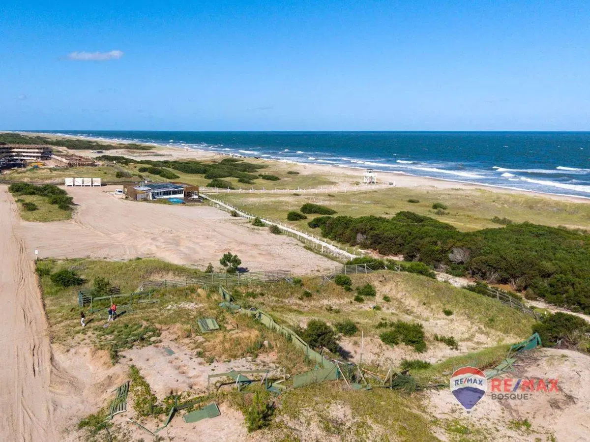 VENTA LOTE VILLAROBLES BARRIO BRISAS 4