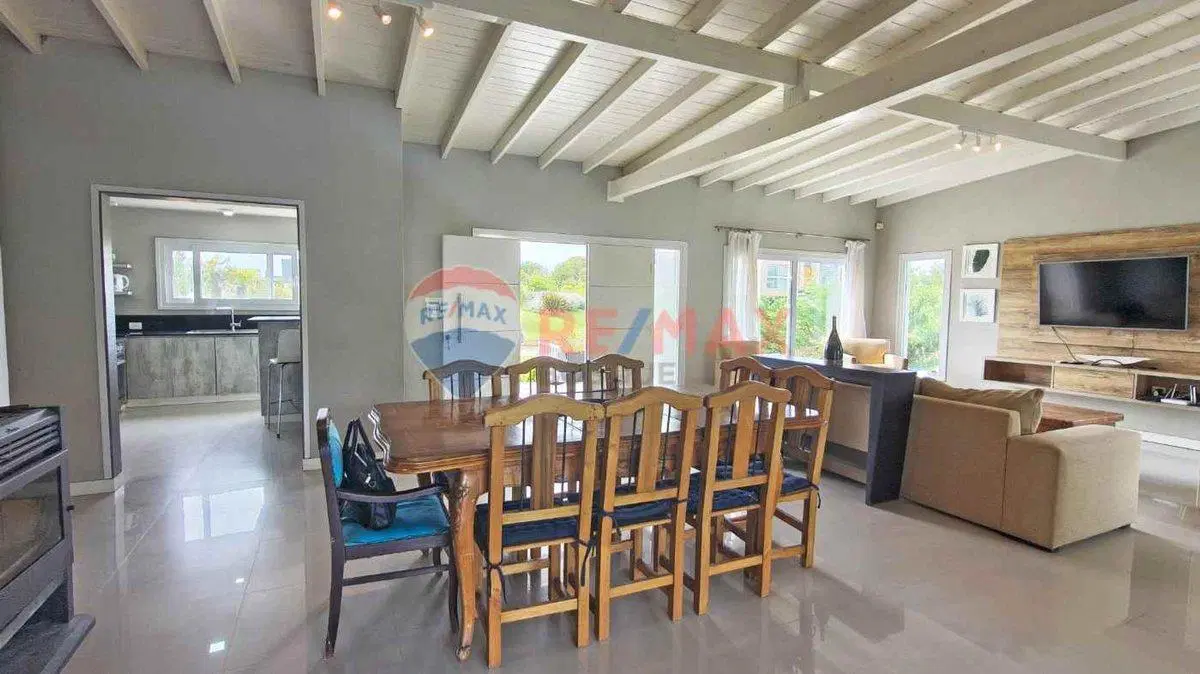 Casa en venta 5 amb pileta Res. l  Costa Esmeralda 3
