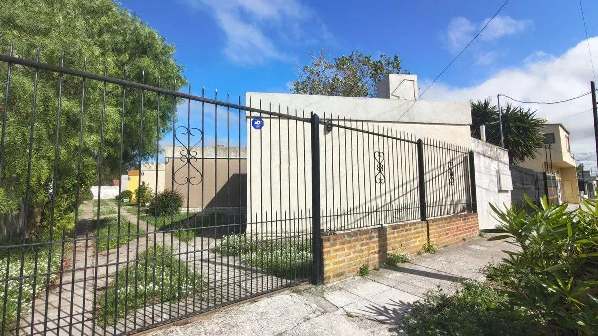 DEPARTAMENTO VENTA PATIO COCHERA SANTA TERESITA 5