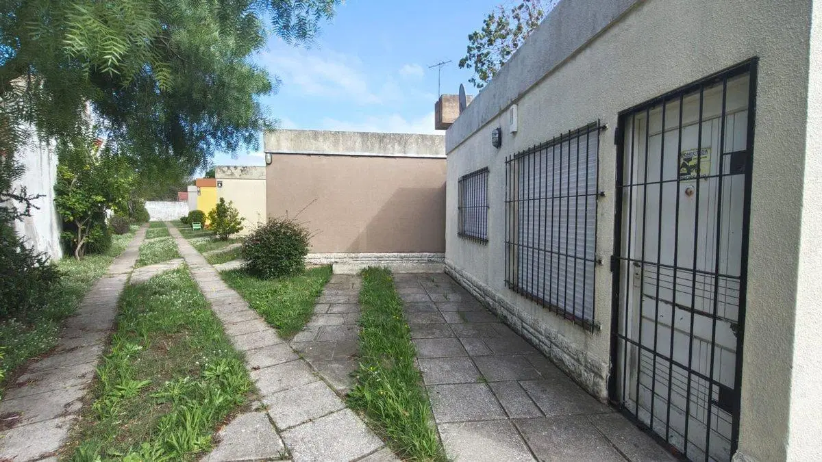 DEPARTAMENTO VENTA PATIO COCHERA SANTA TERESITA 3