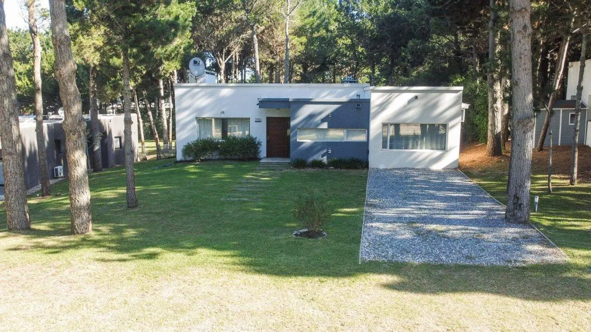 VENTA CASA EN COSTA ESMERALDA 2