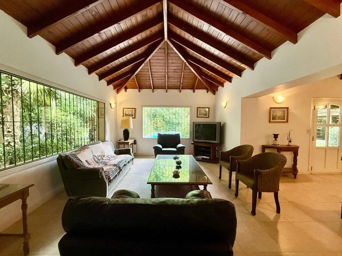 CASA EN VENTA 6 AMBIENTES PINAMAR CON PISCINA 5