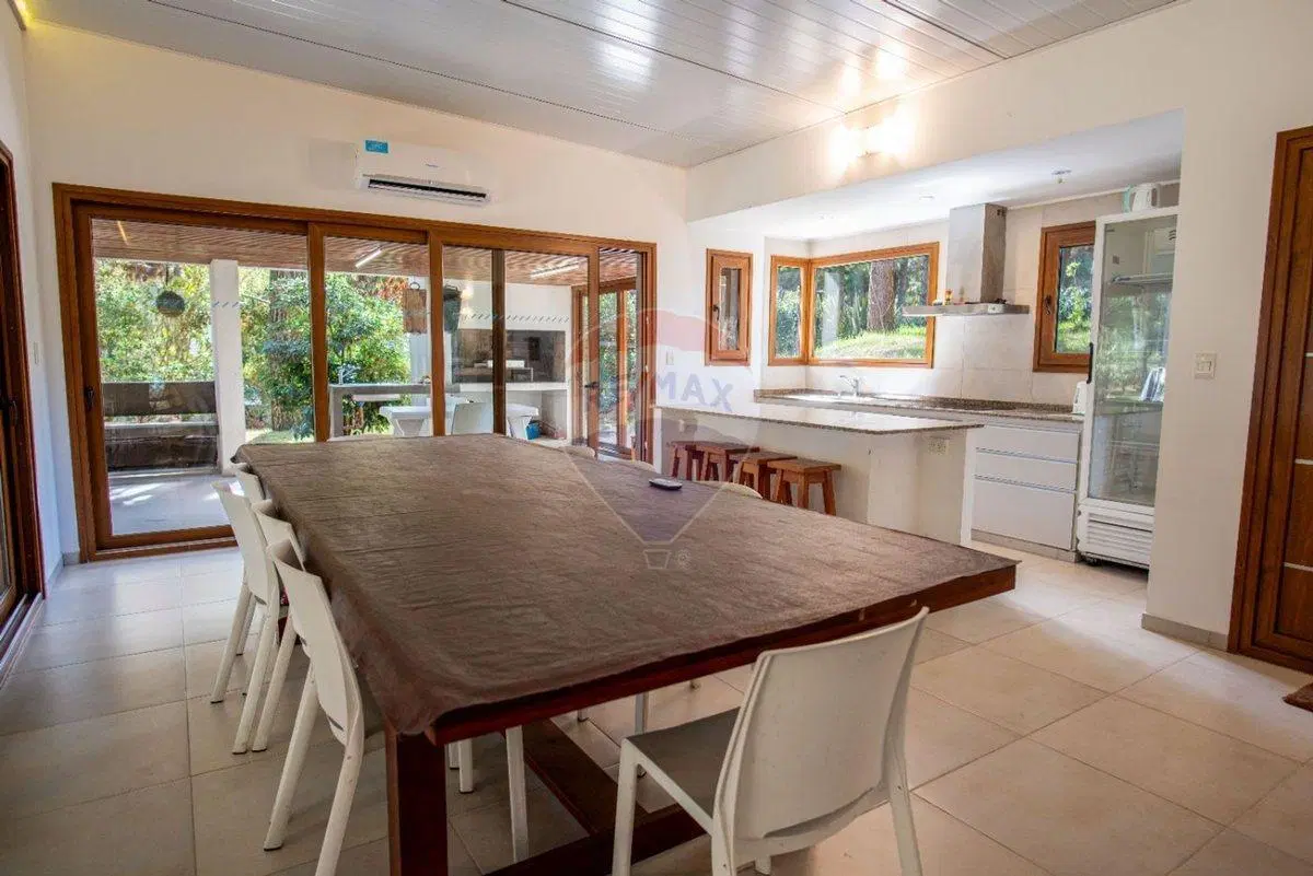 VENTA CASA COSTA ESMERALDA FONDO LIBRE Y PISCINA 3