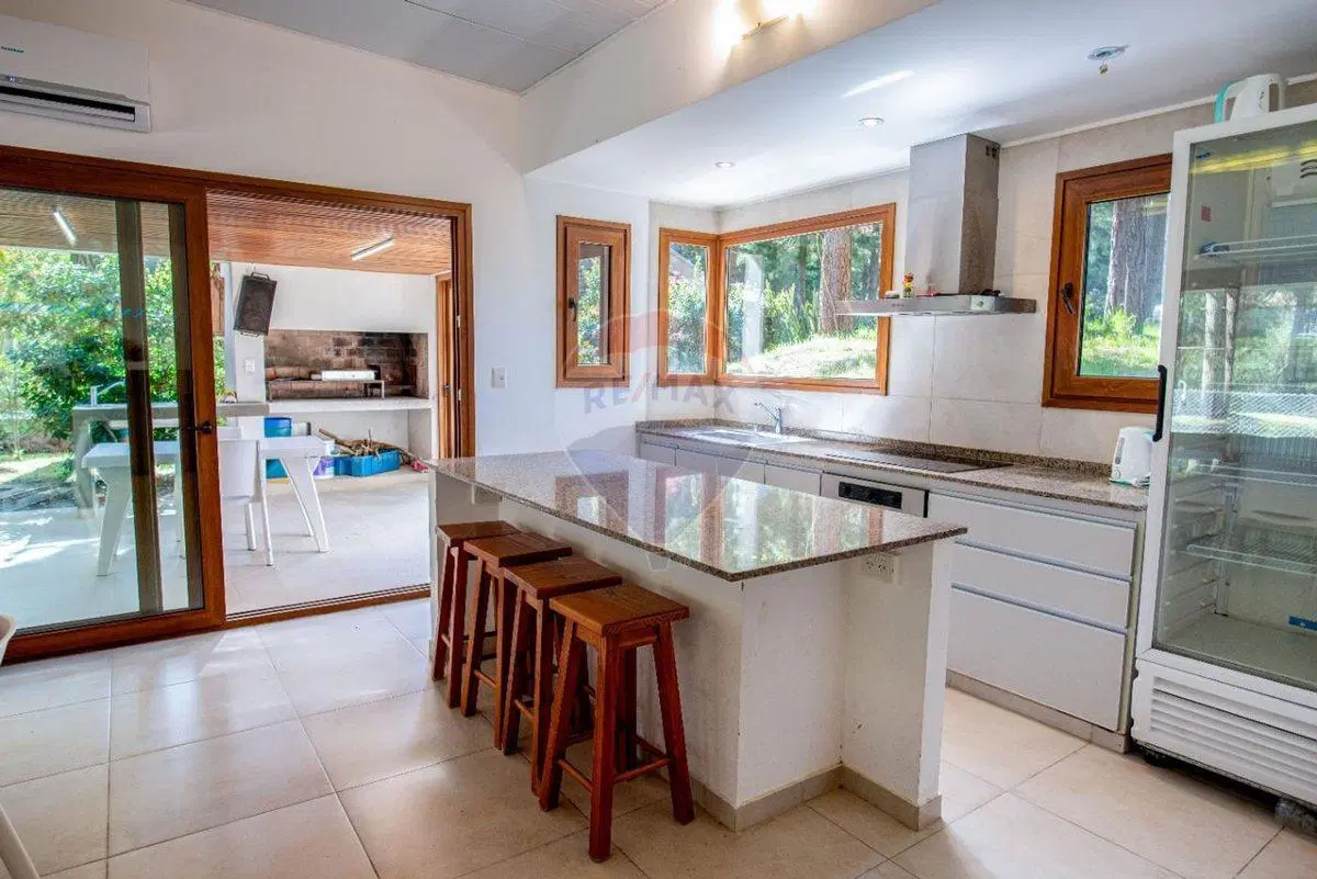 VENTA CASA COSTA ESMERALDA FONDO LIBRE Y PISCINA 4