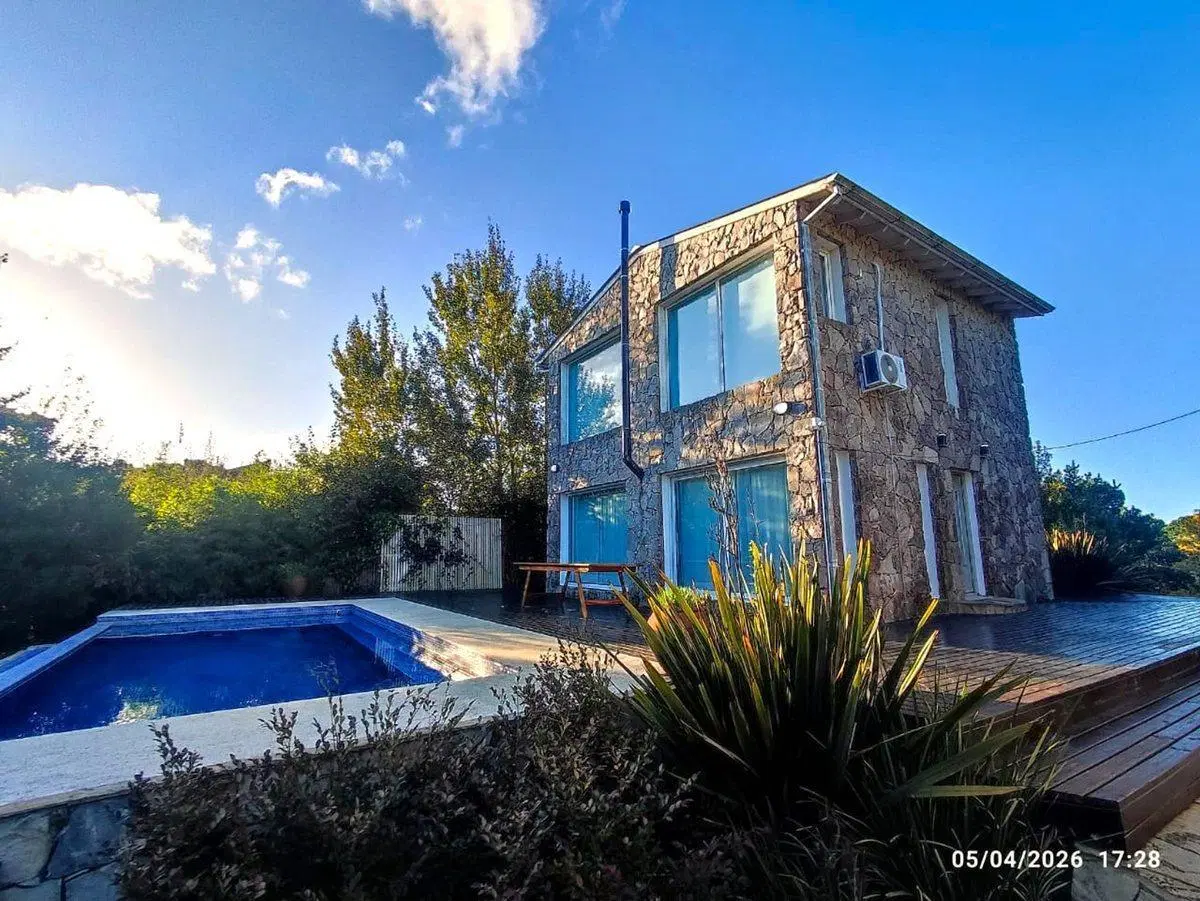 Venta Casa CARILO 3 ambientes con piscina y parque 3