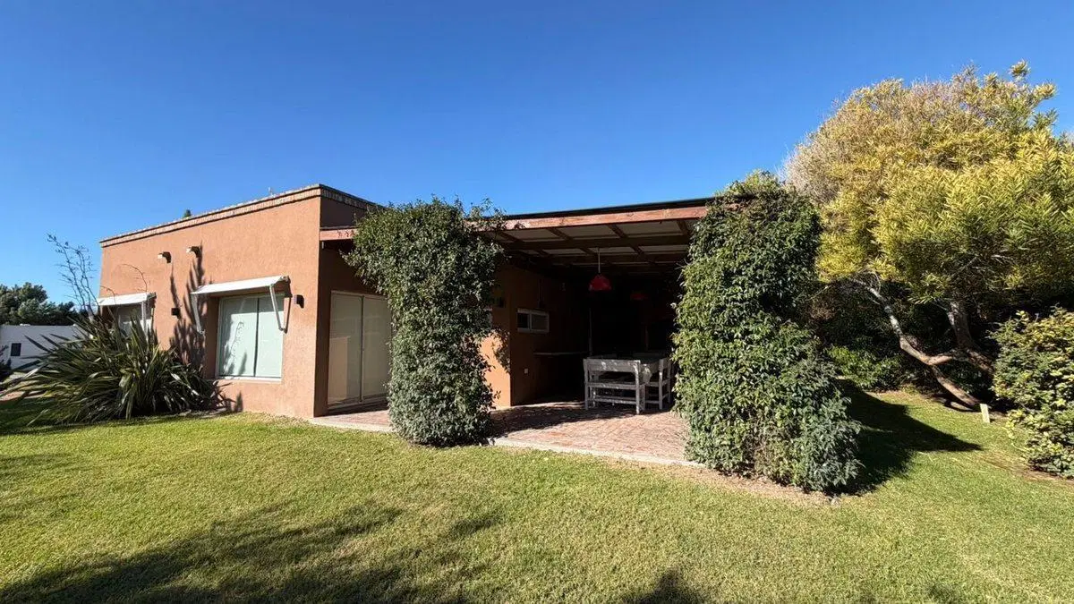 Venta Casa 4 ambientes en Res.l  Costa Esmeralda 5