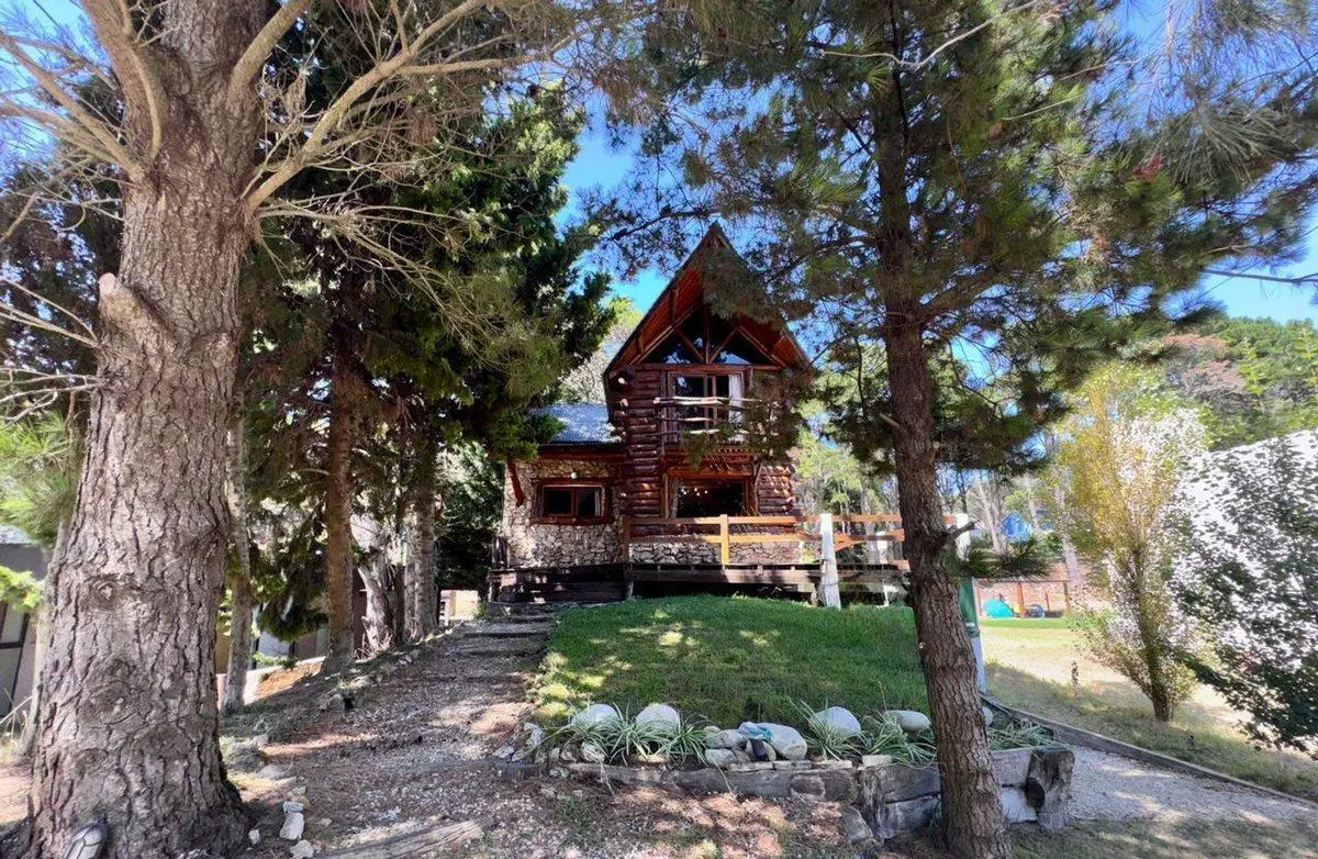 Casa estilo cabaña 4 ambientes  en venta, Mar Azul 8