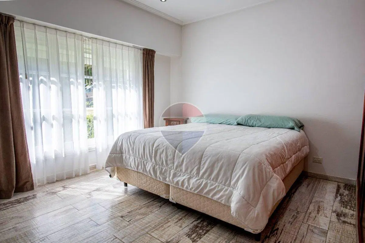 Casa en Venta  5 ambientes Pinamar Pscina y jardín 3