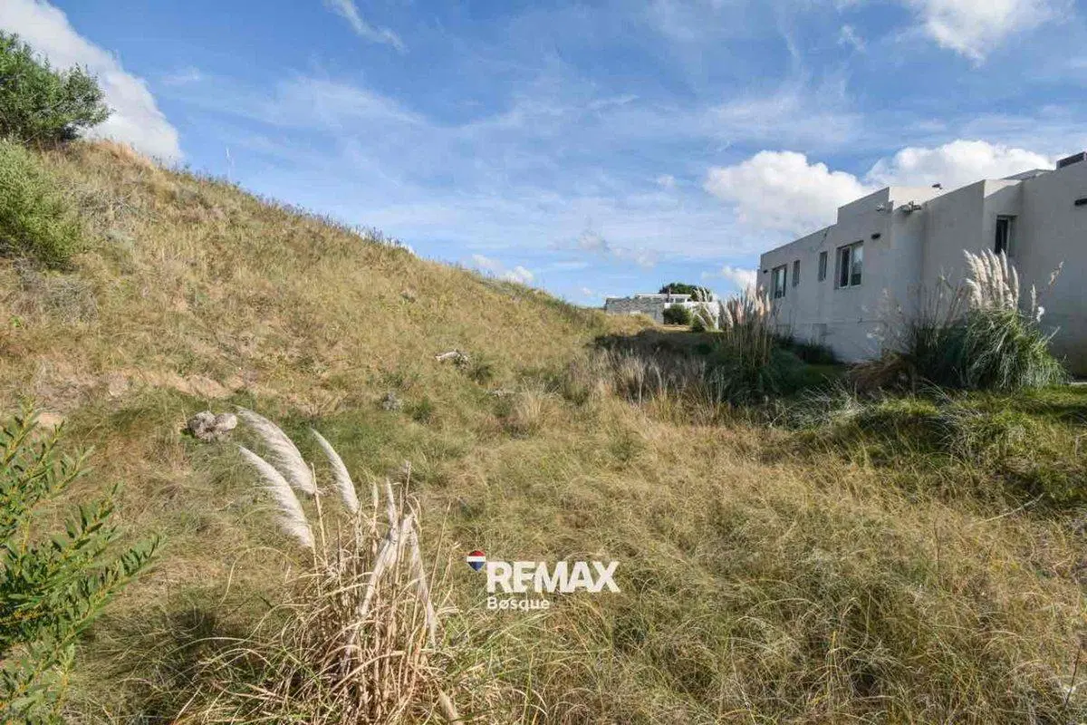 VENTA DE LOTE EN EL BARRIO GOLF DE COSTA ESMERALDA 3
