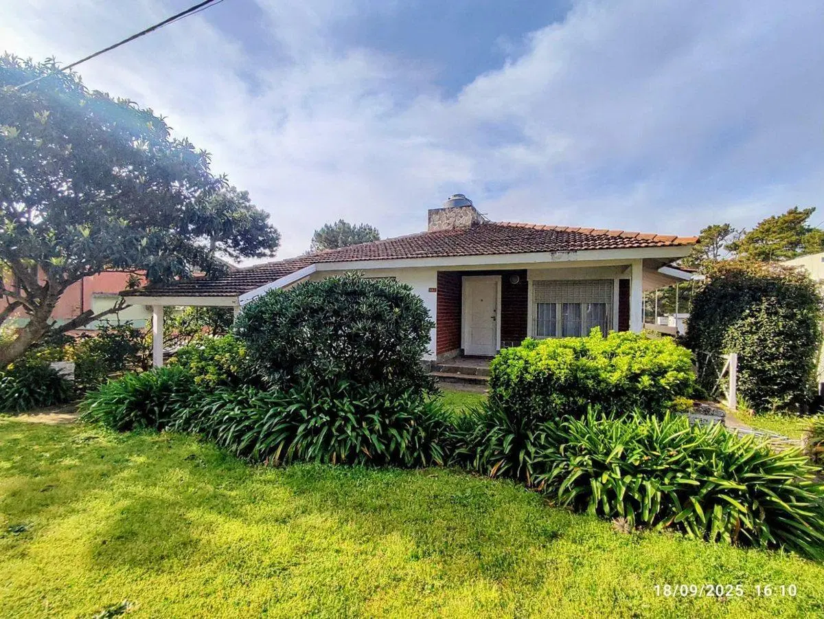 Venta casa 7 dormitorios Pinamar a mts del Mar 1