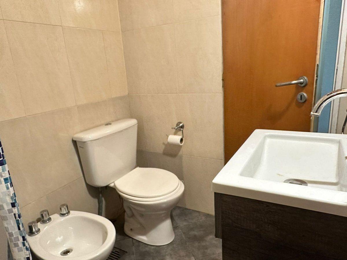 Foto de CASA PH CON PATIO VENTA LA LUCILA, imagen 3