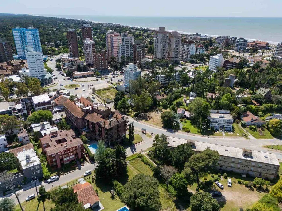 VENTA LOTE MULTIFAMILIAR PINAMAR CENTRO 3