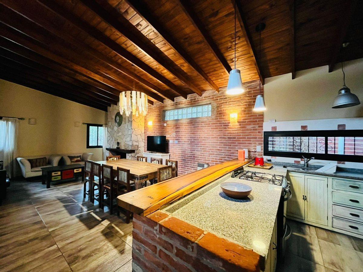 Foto de VENTA CASA VALERIA DEL MAR CINCO AMBIENTES, imagen 3